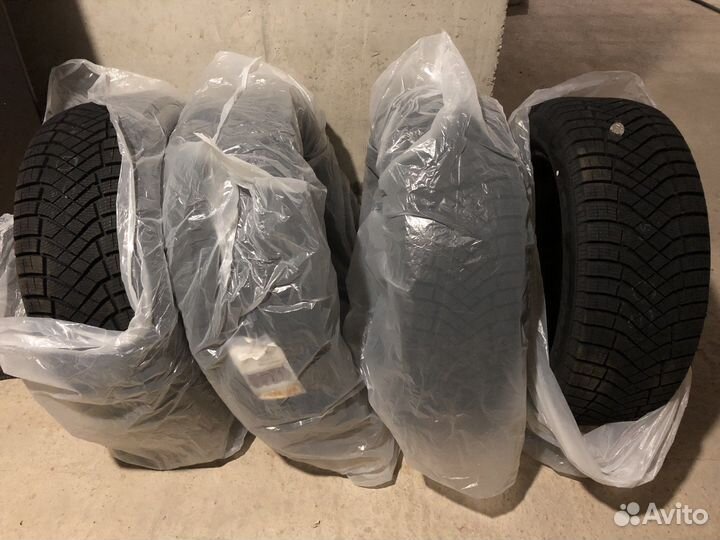 Pirelli Ice Zero FR 235/55 R18 104T