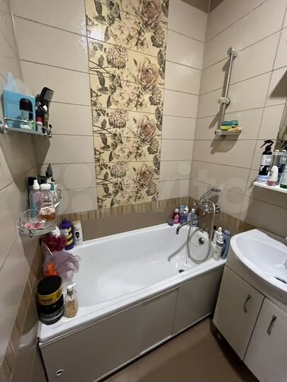 2-к. квартира, 60 м², 1/8 эт.