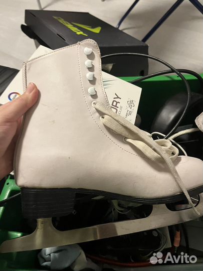 Коньки фигурные женские