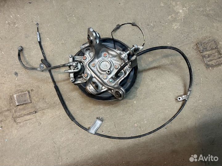 Кулак задний левый Honda Accord 9