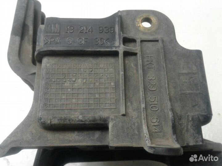 Кронштейн Opel Astra H Z16XER 2007