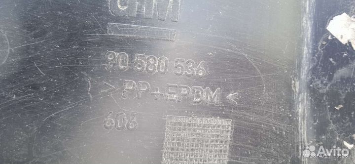 Подкрылок задний правый Opel Zafira a