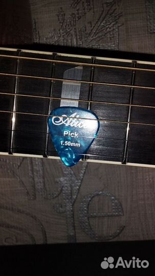 Акустическая гитара