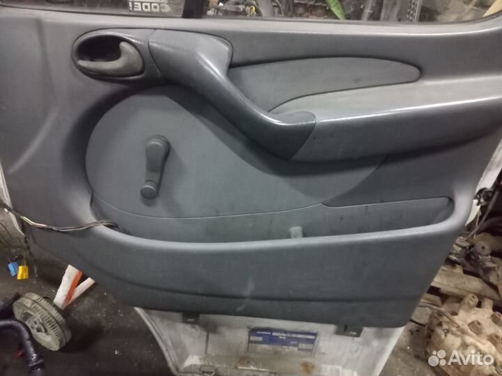 Обшивки дверей на Спринтер 00-06г.в