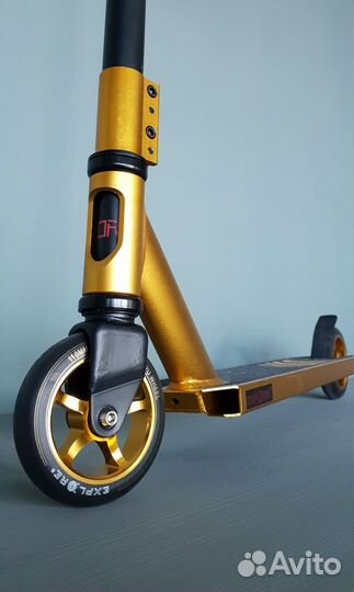 Самокат трюковой цвет золотой