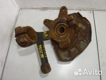 Кулак передний левый 6U0407255