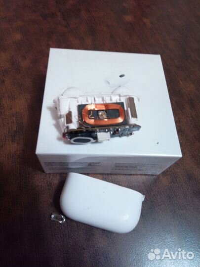 Airpods pro 2 упали с балкона работают