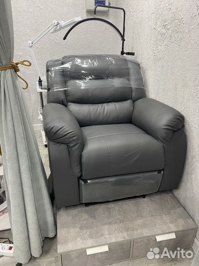 Кресло реклайнер электрическое, подиум