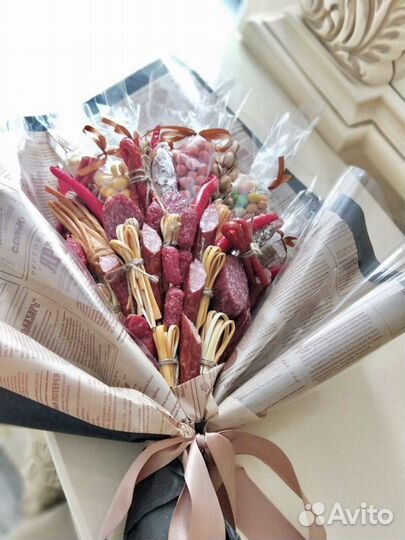 Съедобный букет из колбасы и закусок