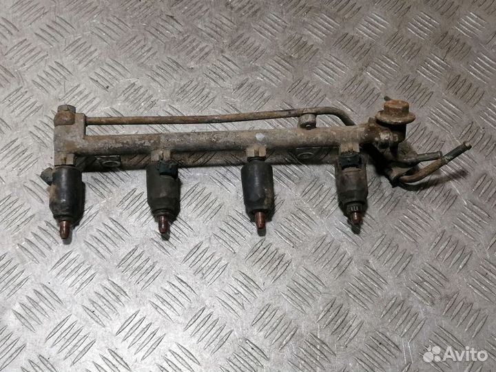 Рейка топливная рампа Mazda 626 1992-1997