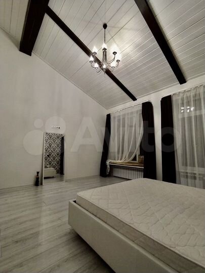 3-к. квартира, 100 м², 1/2 эт.