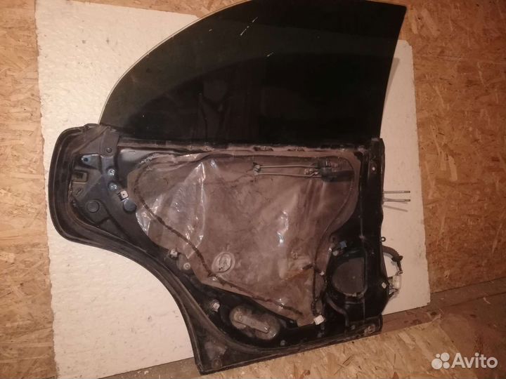 Боковая дверь в сборе