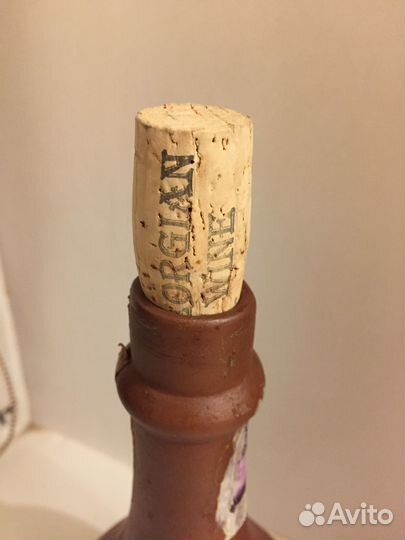 Бутылки для коллекции и самовар