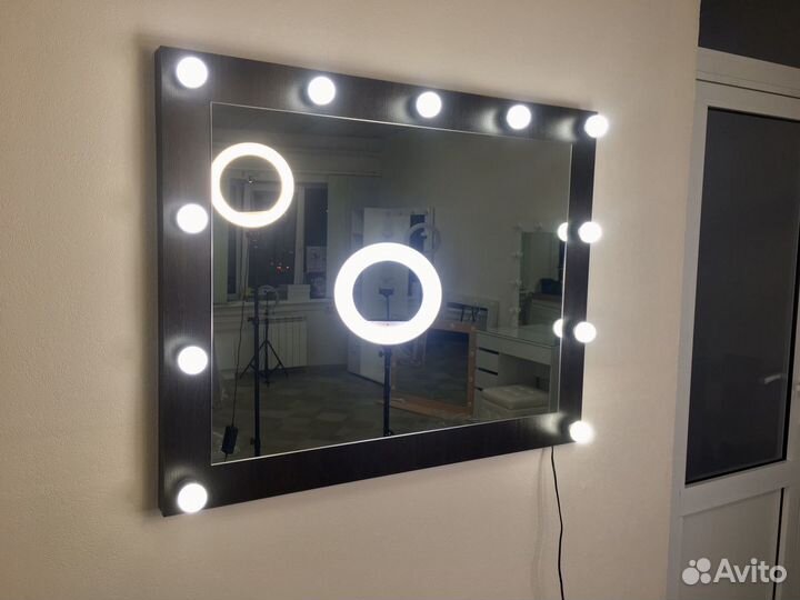 Зеркало с лампами