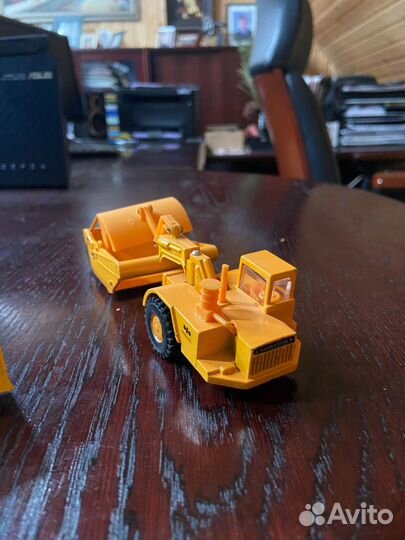 Коллекция моделей строительной техники komatsu