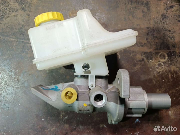 Главный тормозной цилиндр Jeep 68207364AA