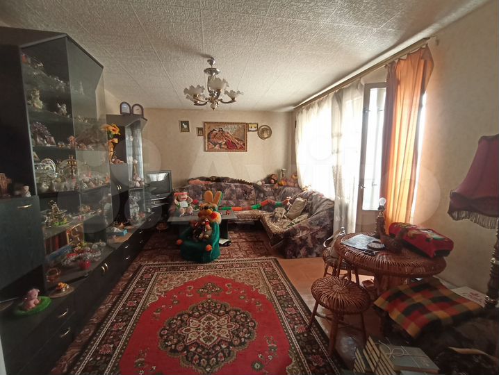 2-к. квартира, 63 м², 8/10 эт.