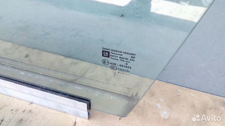 Стекло передней левой двери на Опель Вектра Ц