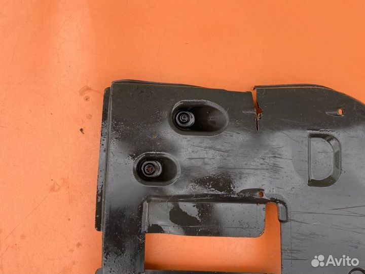 Защита днища кузова задняя левая Lexus Ls 250 2005