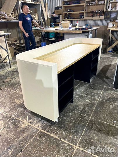 Ресепшн стойка для школы английского от производит