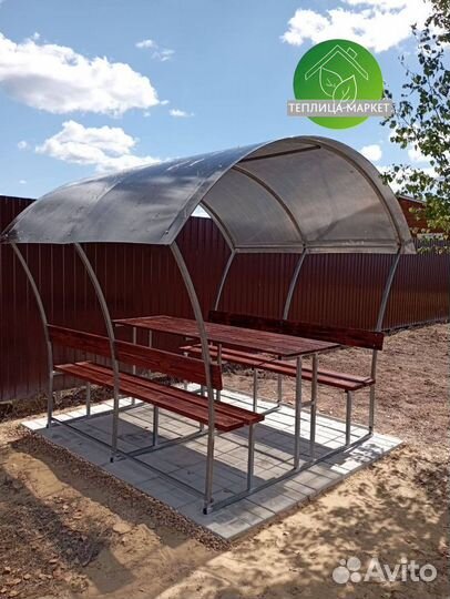 Беседка из поликарбоната с лавочками
