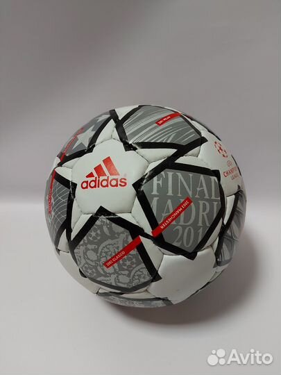 Футбольные мячи