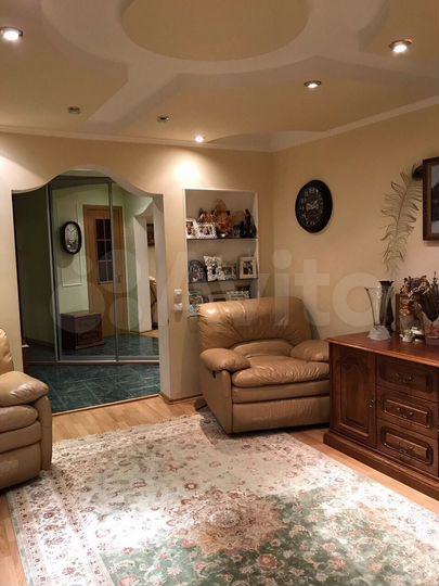 2-к. квартира, 58 м², 1/9 эт.