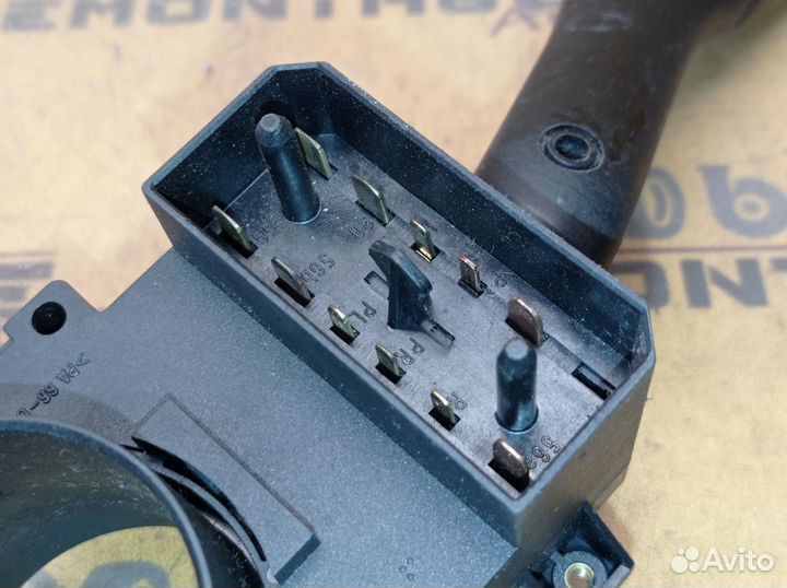 Переключатель поворотников подрулевой Golf 4 B5 A3