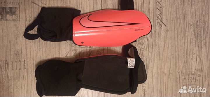 Щитки футбольные nike