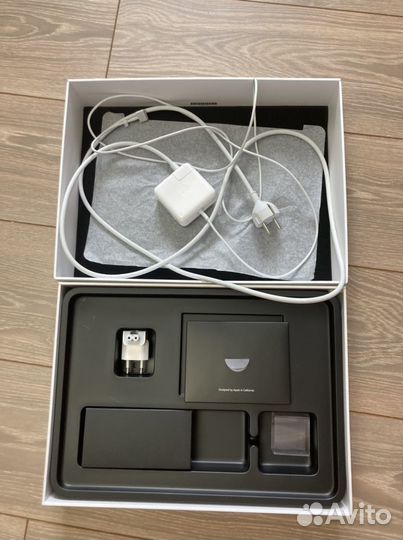 Apple MacBook