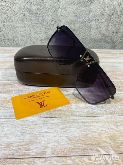 Солнцезащитные очки Louis Vuitton