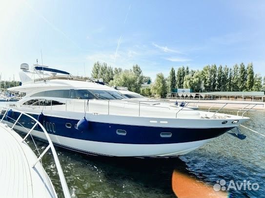 Моторная яхта Princess 21M