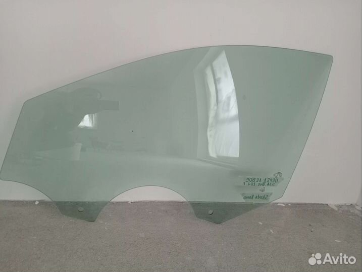 Стекло Skoda Rapid переднее левое