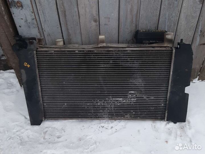 Радиатор Тойота Авенсис 2 оригинал 1.8i