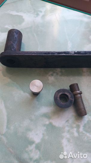 Замок гаражный накладной винтовой