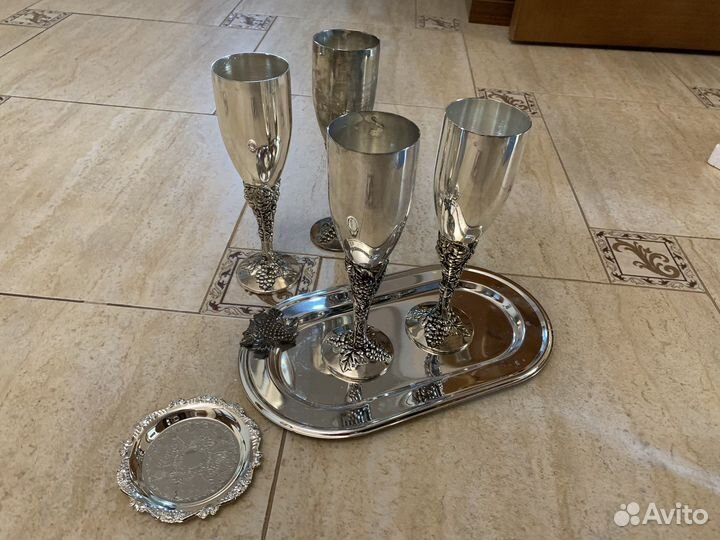 Бакалы с подносом