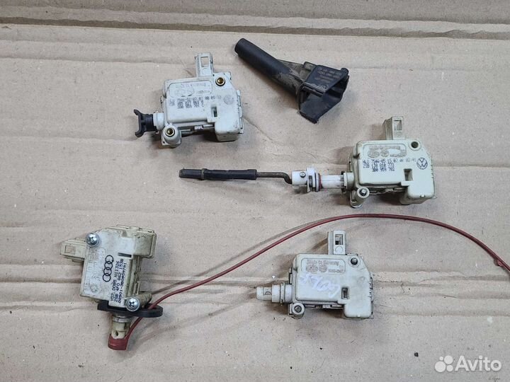 Активатор бензобака (багажника) Audi A6 C6 Golf