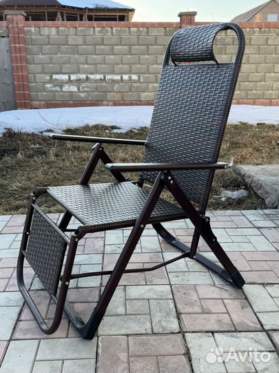 Шезлонг под ротанг