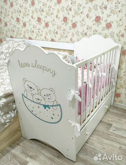 Кровать детская с маятником