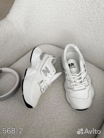 Кроссовки женские 40 размер новые