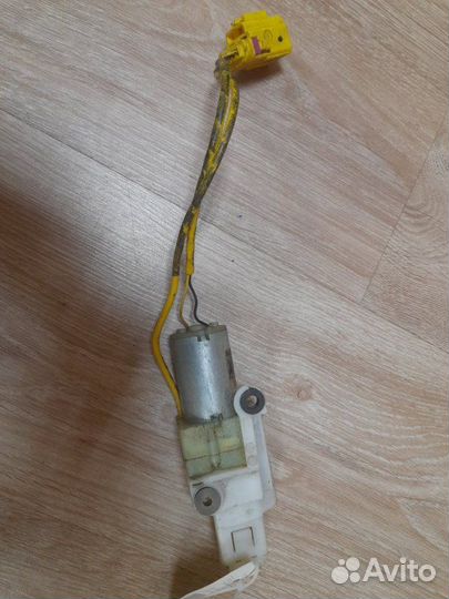 Натяжитель ремня безопасности Volkswagen Touareg