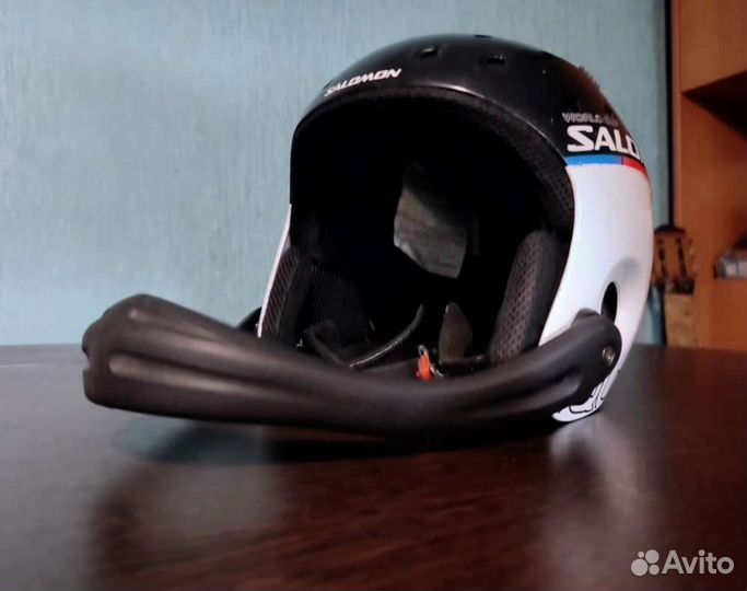 Горнолыжный шлем