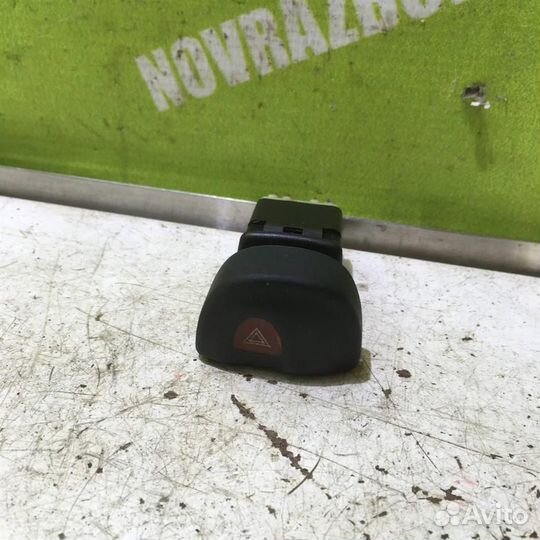 Кнопка аварийной сигнализации Рено Сценик