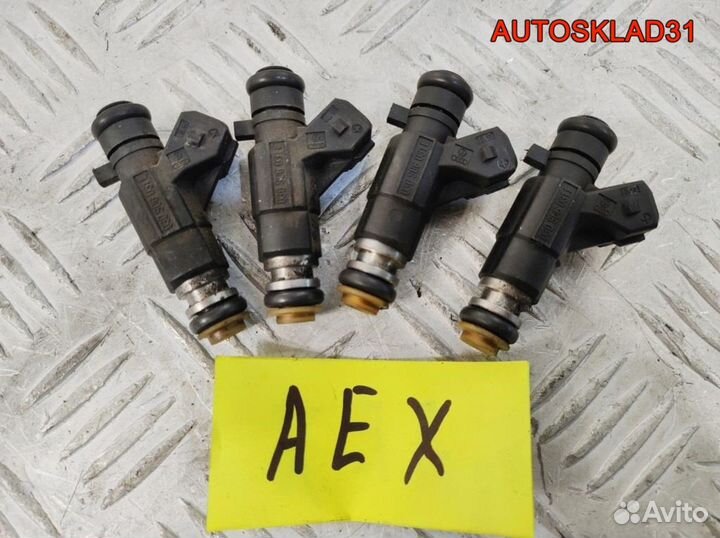 Форсунка топливная VW Golf 3 1.4 AEX 030906031E