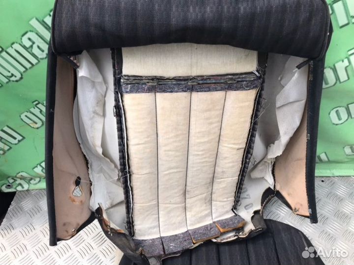 Обшивка сиденья передняя правая Mercedes-Benz S124