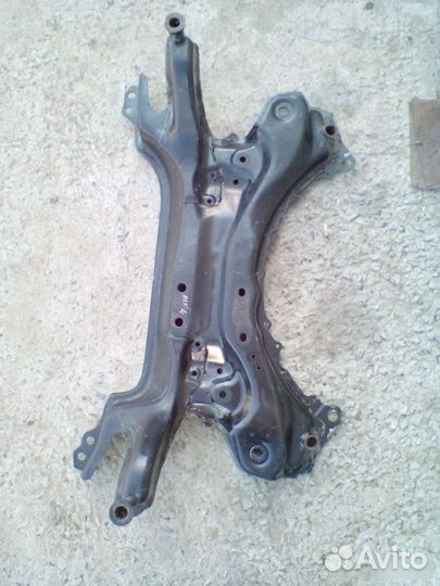 Подрамник Toyota Rav4