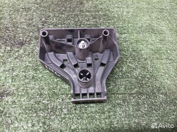 Кронштейн (сопут. товар) VW Golf VI 2009-2012