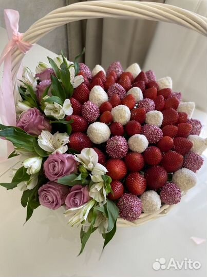 Подарок на 8 марта, фруктовый букет, тюльпаны