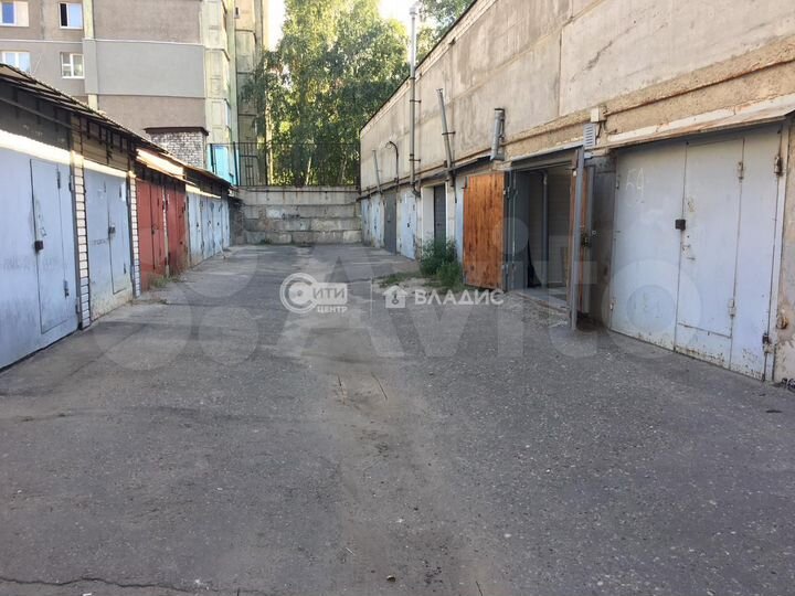 Гараж, > 30 м²