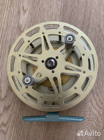 Катушка рыболовная инерционная Уральская-2 СССР